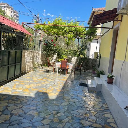 Artur'S Apartment 2 Gjirokastër Екстериор снимка