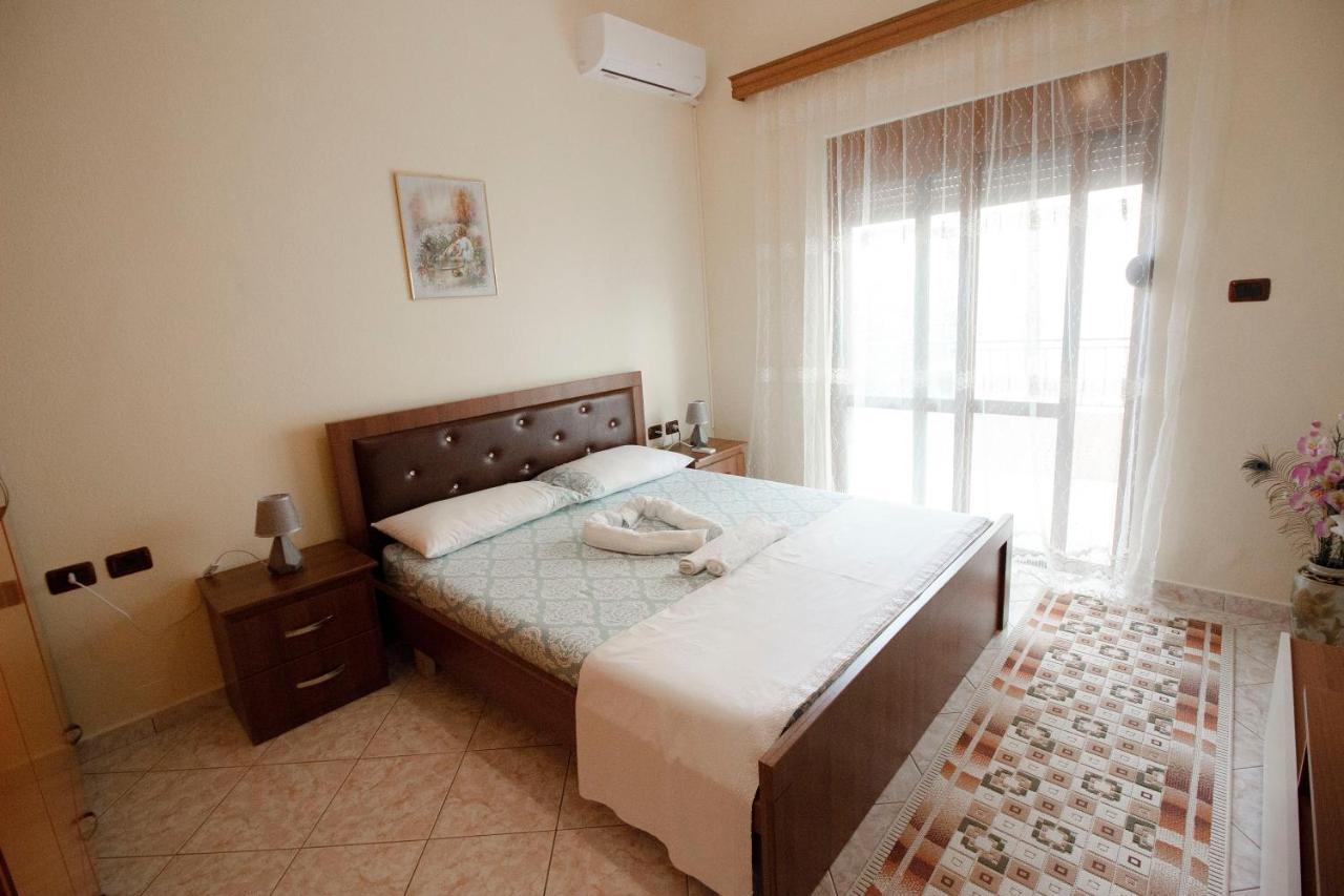 Artur'S Apartment 2 Gjirokastër Екстериор снимка