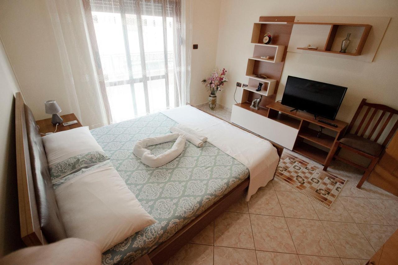 Artur'S Apartment 2 Gjirokastër Екстериор снимка