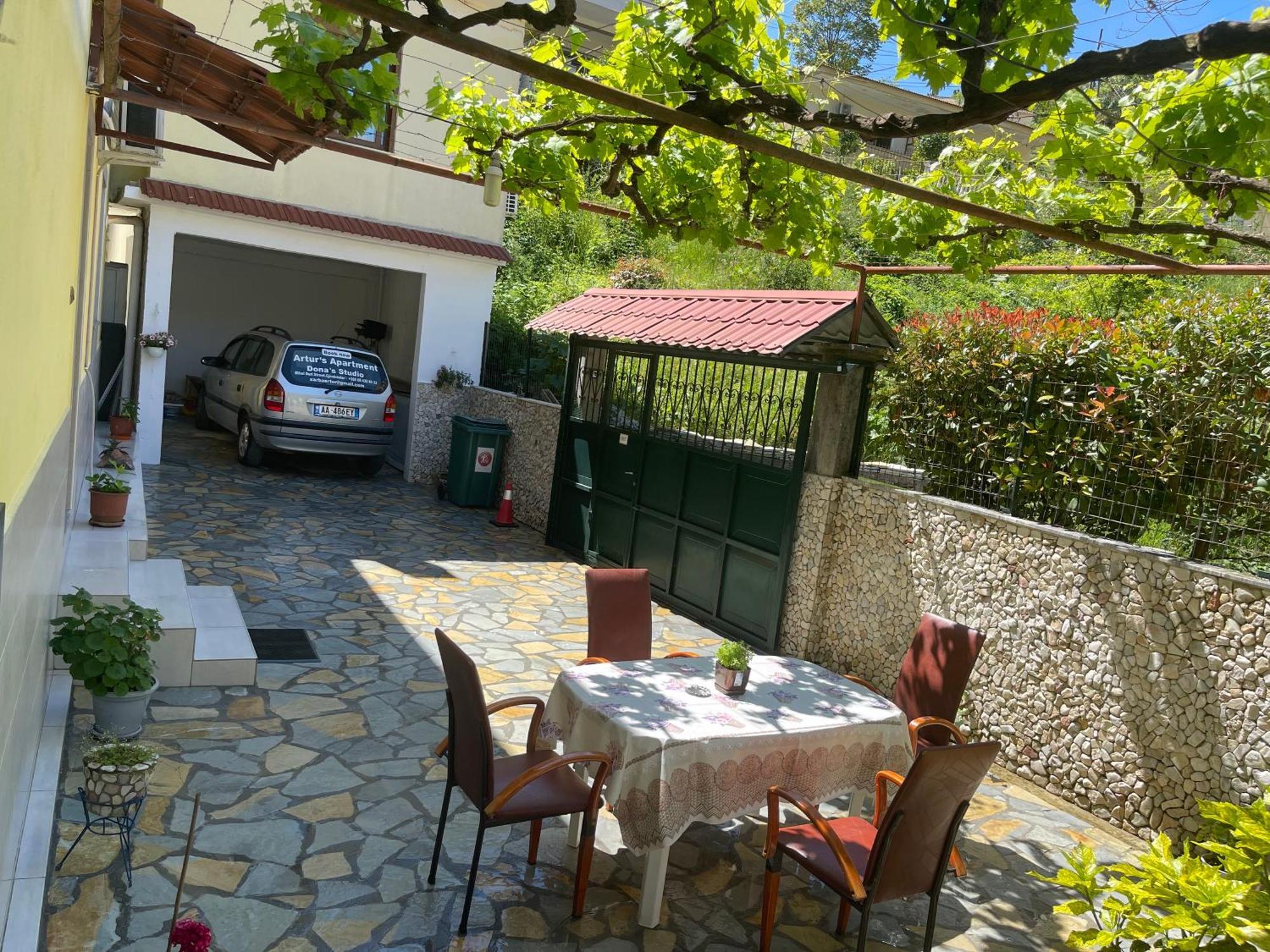 Artur'S Apartment 2 Gjirokastër Екстериор снимка